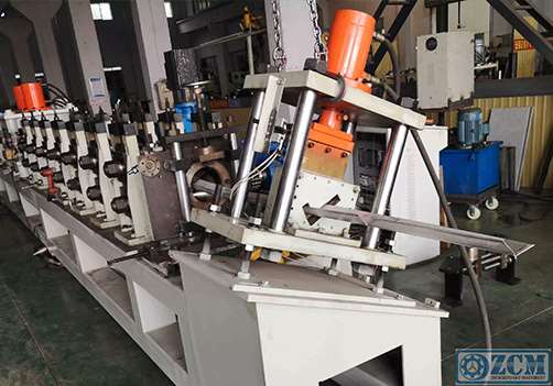 Rool forming machine